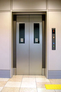写真：本館エレベーター2