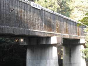 写真：水路状況1（手前・下流側）