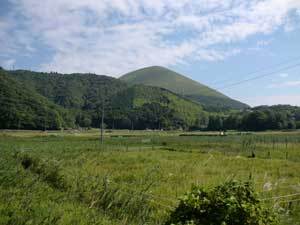 写真：池の水田と大室山