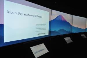 写真：静岡県富士山世界遺産センターの案内板
