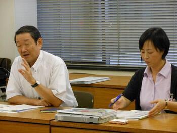 写真：浜松市岩田市民部長からの説明の様子