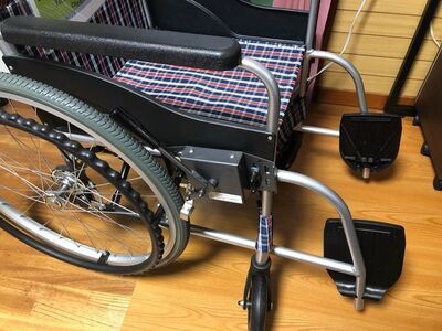 写真：車椅子用電動ブレーキ1