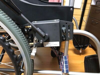 写真：車椅子用電動ブレーキ2