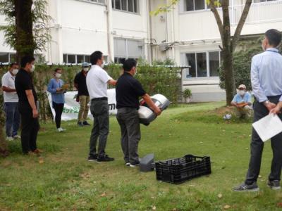 写真：ロボット芝刈機見学会1