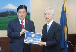 写真：川勝知事と大聖委員長
