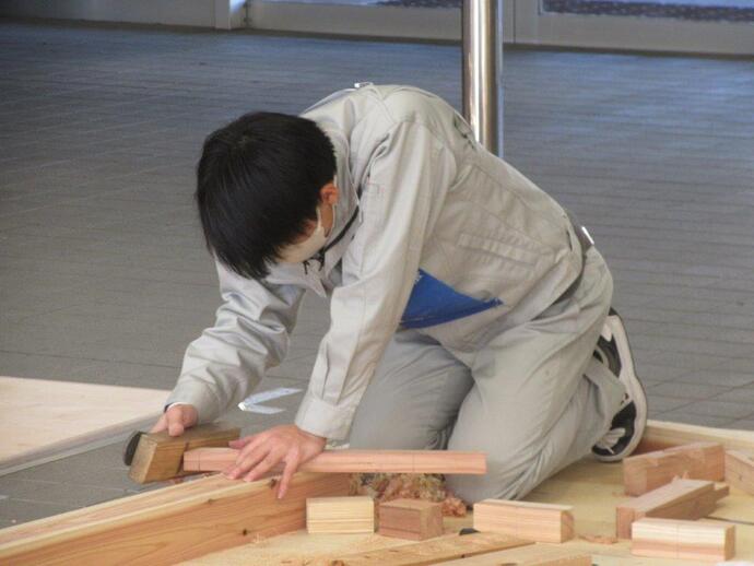 写真：木材加工　高校生11