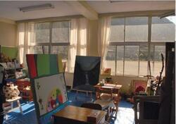 写真：アトリエ兼絵画教室として使用されている教室