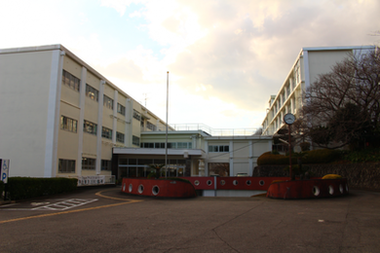 写真：静岡県立稲取高等学校　外観1
