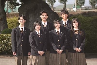 写真：静岡県立富士東高等学校　外観