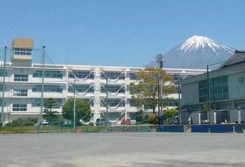 写真：静岡県立富士宮東高等学校　外観