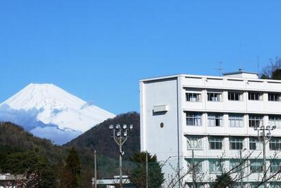 写真：静岡県立伊豆中央高等学校　外観