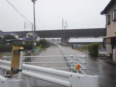 画像：江尾江川氾濫時の住宅街の様子その1
