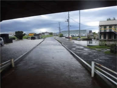 画像：江尾江川氾濫時の住宅街の様子その2