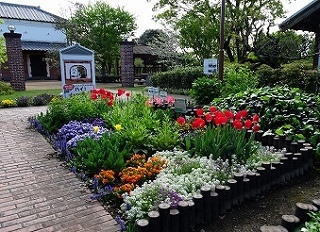 旧赤松家記念館の庭園内