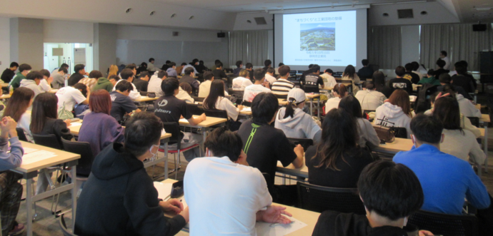 静岡産業大学での講義写真