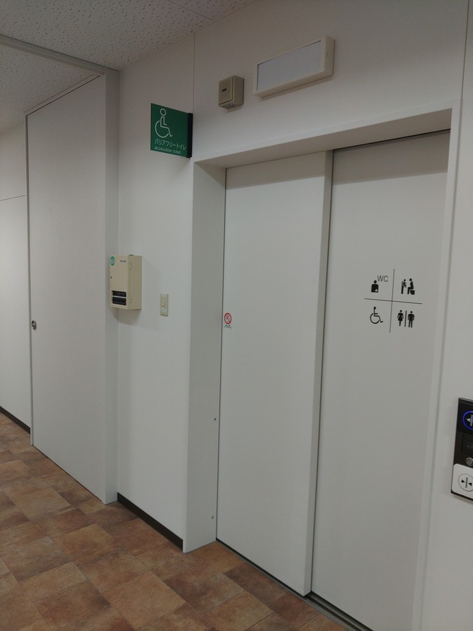 写真：磐田市役所のバリアフリートイレ入り口