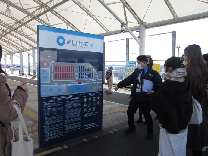 写真：富士山静岡空港駐車場案内板