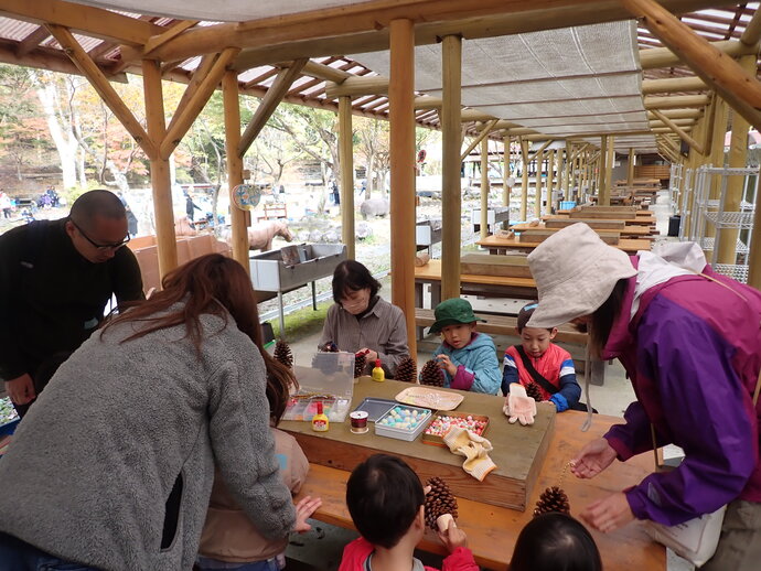 松ぼっくりツリーのイメージ写真