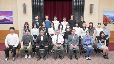 写真：県議会議員と大学生との意見交換会（常葉大学法学部）