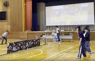 写真：物品検収でARスポーツをする筆者