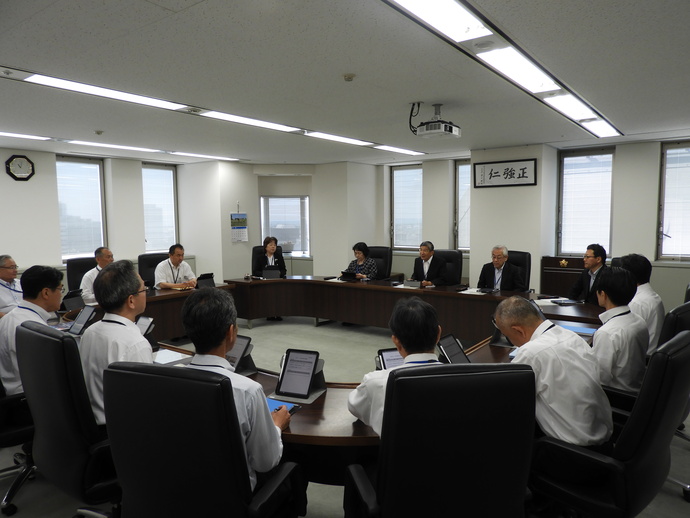 写真：定例会の様子