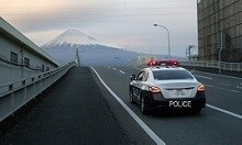 写真：パトカーと富士山