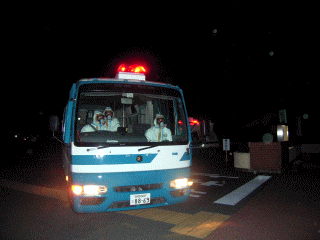 写真:避難支援先で活動中の車両