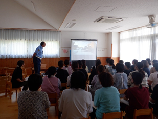 写真：子育て支援センターでの交通安全講話の様子