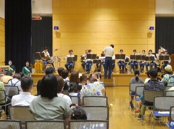 画像：焼津市ファミリーサポートセンター交流会での演奏の様子