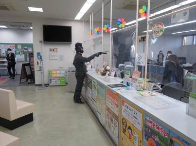 写真：R5.11.13　JA遠州夢咲農協小笠支店おける強盗対処訓練