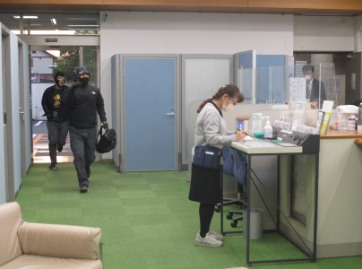 写真：R5.11.28　清水銀行菊川支店おける強盗対処訓練