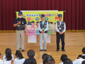 写真:ちびっこおまわりさん任命式(令和7年5月12日 菊川中央こども園)