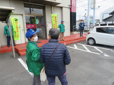 写真：特殊サギ被害ゼロの日広報キャンペーン（静岡銀行小笠支店）