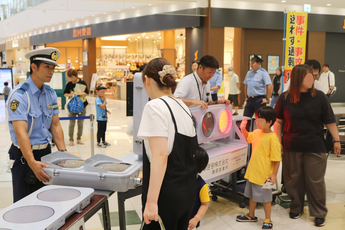 写真：「知ろう・学ぶ・交通安全と警察官」イベント会場での様子