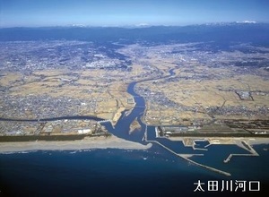 静岡県西部を流れる太田川水系太田川の加工付近の写真