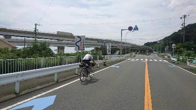 写真:車道混在の通行位置の明示
