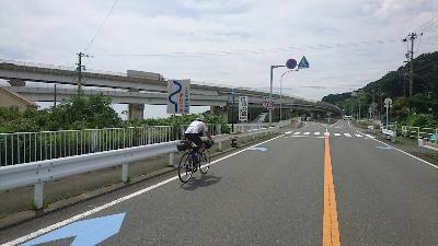 写真：車道混在の通行位置の明示