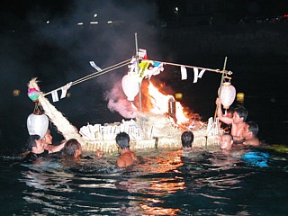 写真:井田の精霊船流し(沼津市)