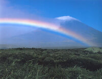 写真：富士山と虹の風景