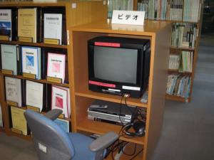 写真:県民サービスセンター内行政ビデオの視聴