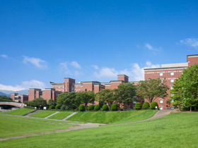 写真：静岡県立大学外観