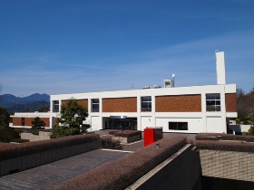 写真：静岡県立中央図書館外観