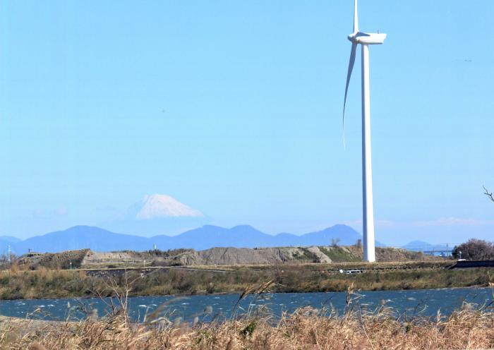 写真：天竜川右岸河口の砂浜より