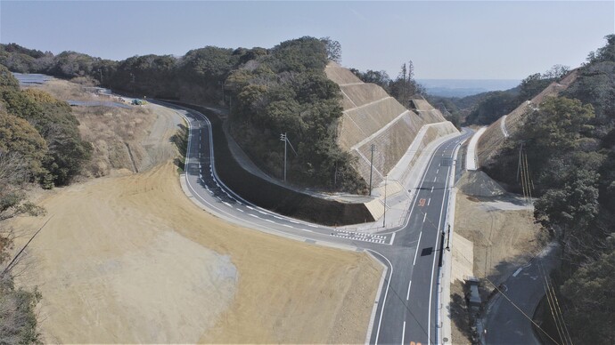 写真:避難道路整備(入山瀬バイパス)