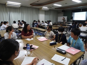 写真:ALT・国際交流員との交流の様子