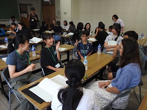 写真：県立高校ALTとの交流