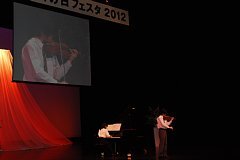 写真:長澤さんの編曲による「富士山」と「ブラームス作曲 ヴァイオリン協奏曲ニ長調 作品77より第2、第3楽章」を演奏していただきました