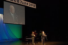 写真：静岡県文化協会会長の江﨑善三郎氏によるオープニング宣言