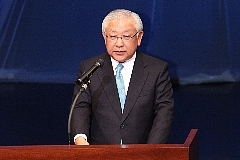 写真:社団法人静岡県商工会議所連合会会長の後藤康雄氏による県民会議発足宣言