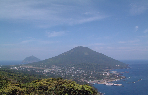 写真：八丈富士［西山］